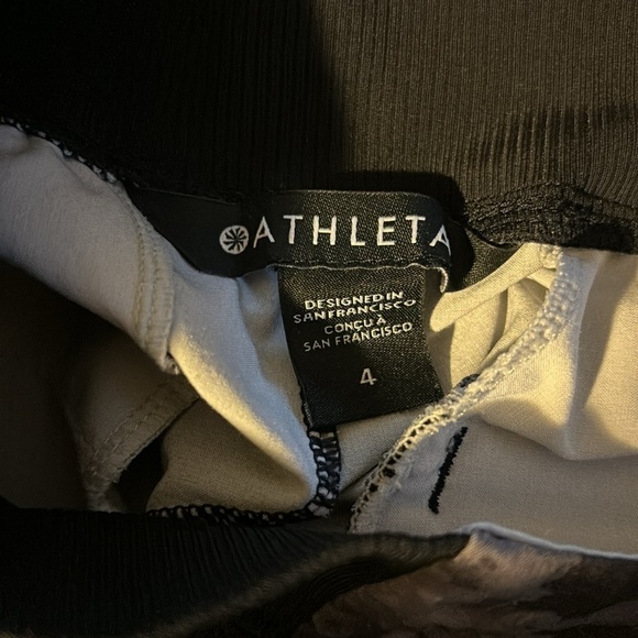 Athleta Brooklyn Midrise Short Sz 4 Printed Black Zip Pockets Running Athleisure - Picture 7 of 7